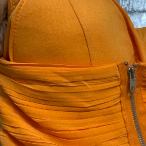 A beautiful orange strapless mini dress - Picture 4 of 6